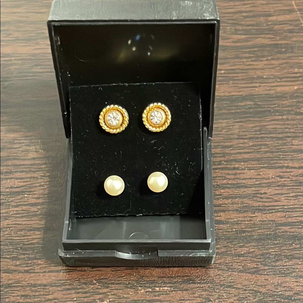 Boxed set of Earrings